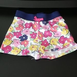 5/25 Little tots size 2T flower shorts